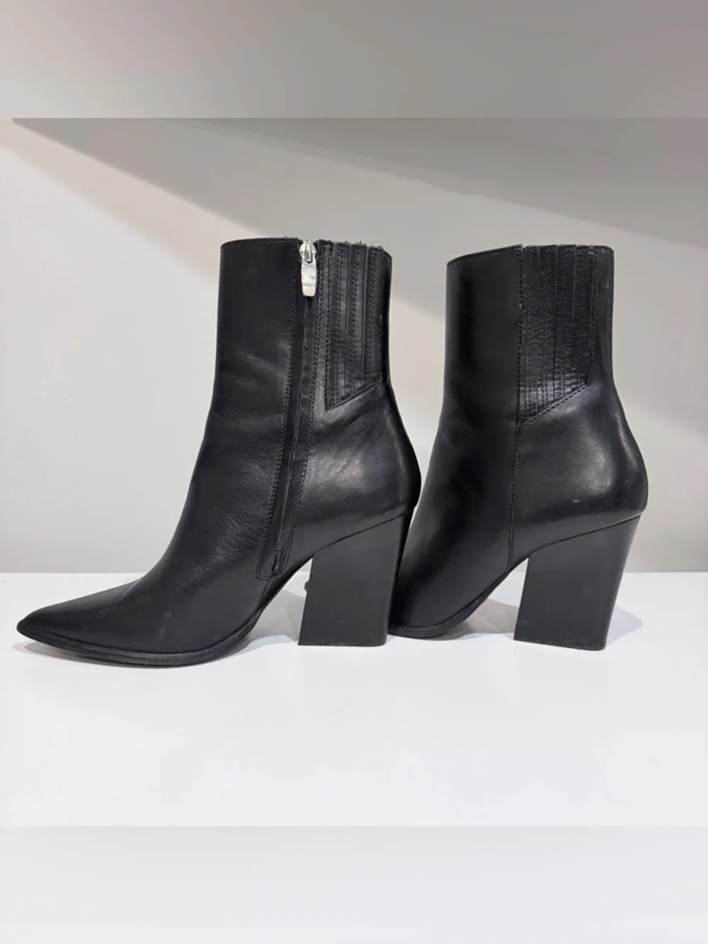 Steve Madden Pointed Toe Black Leather Work Western Coachella Ankle Bootie Sz 8